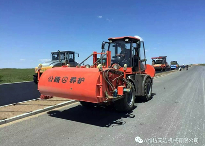 小區(qū)道路清掃用哪種電動掃路機好